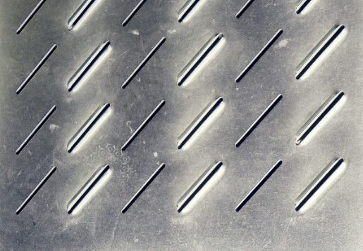 Aliuminio grindjuostės: modernus ir funkcionalus sprendimas interjerui